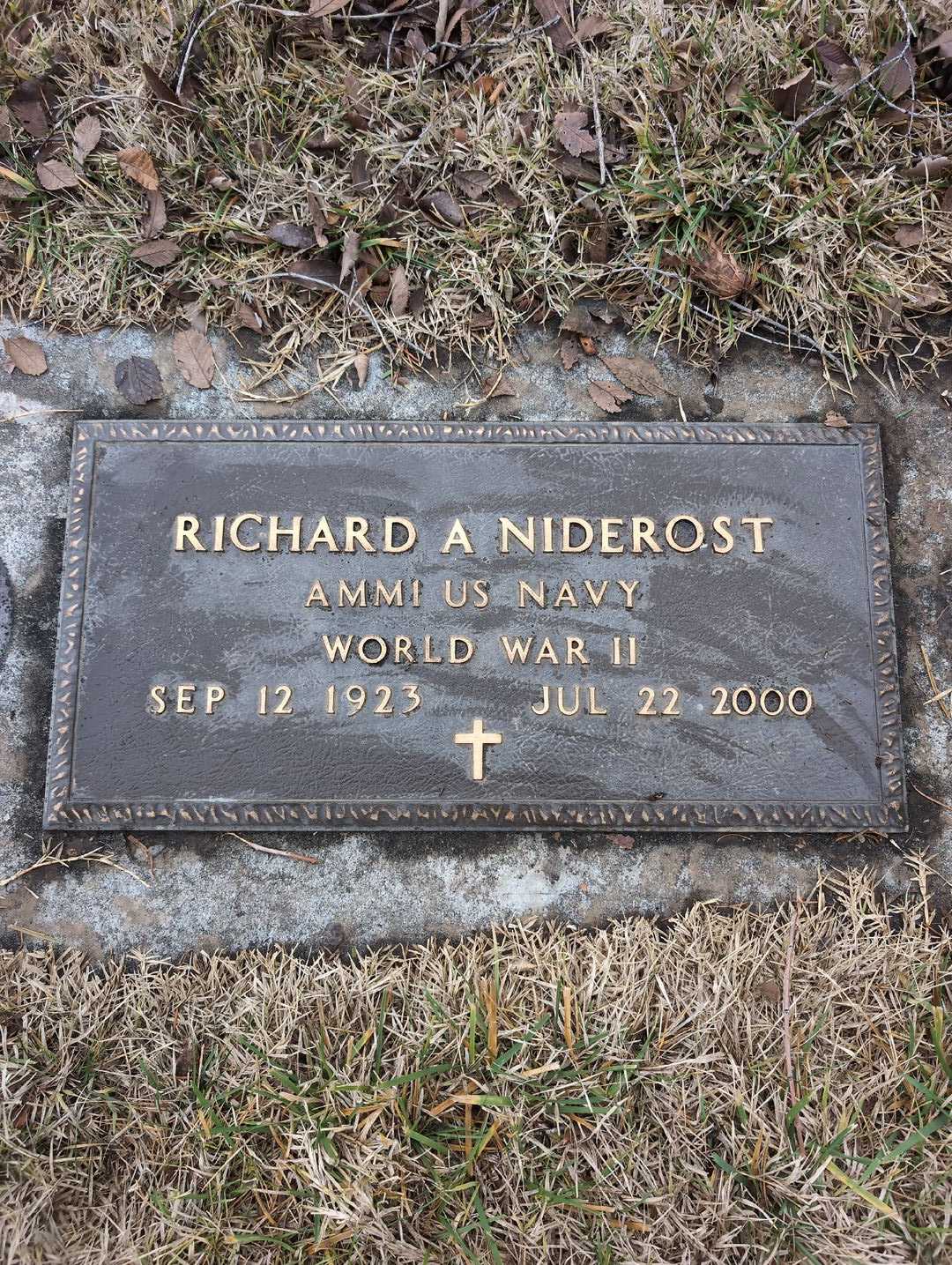 Richard A. Niderost's grave. Photo 3