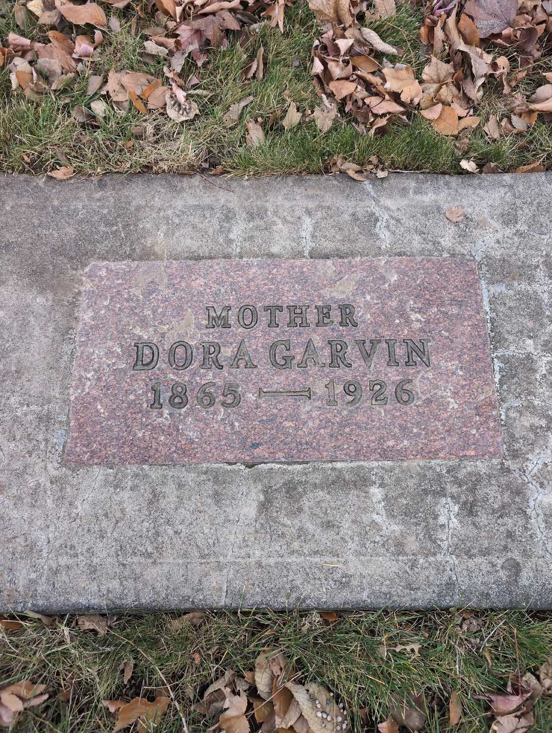 Dora Garvin's grave. Photo 5