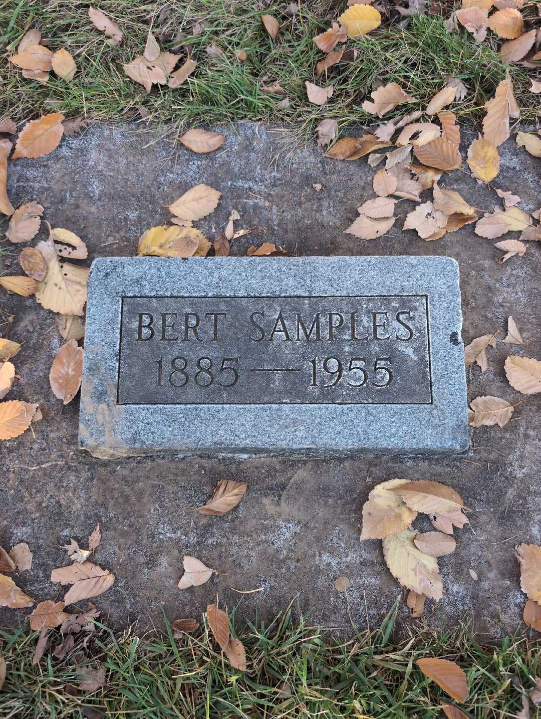 Perry W. Macklin's grave. Photo 1