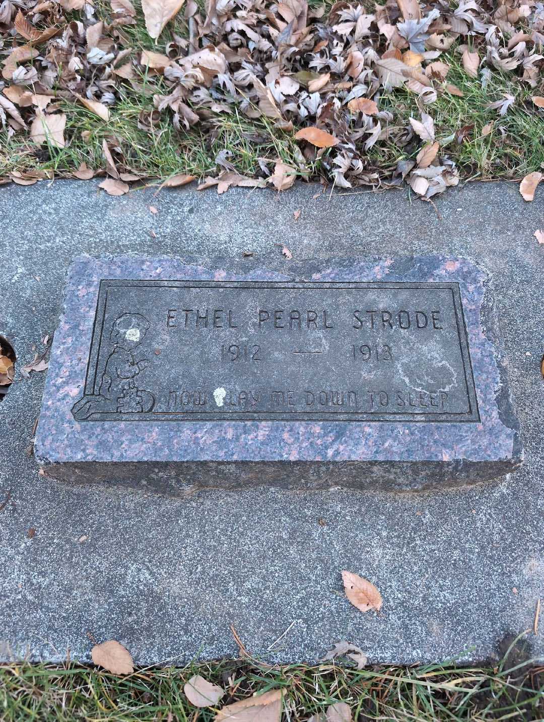 Elva Zachrison's grave. Photo 1