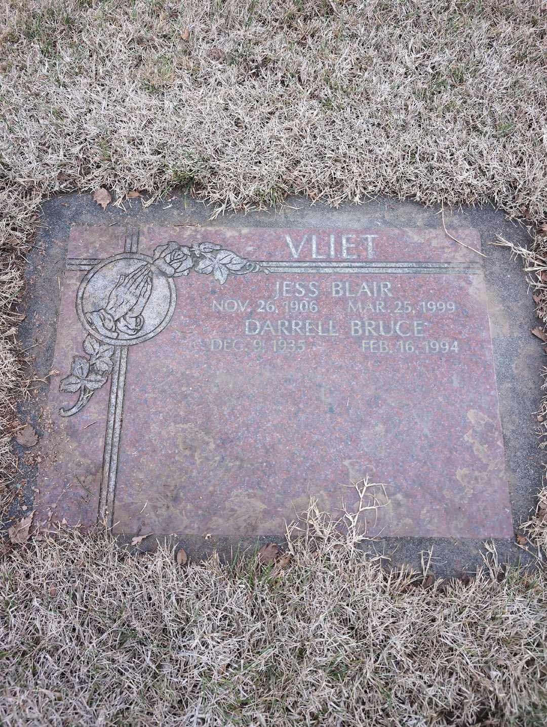 Leah Lacey's grave. Photo 1