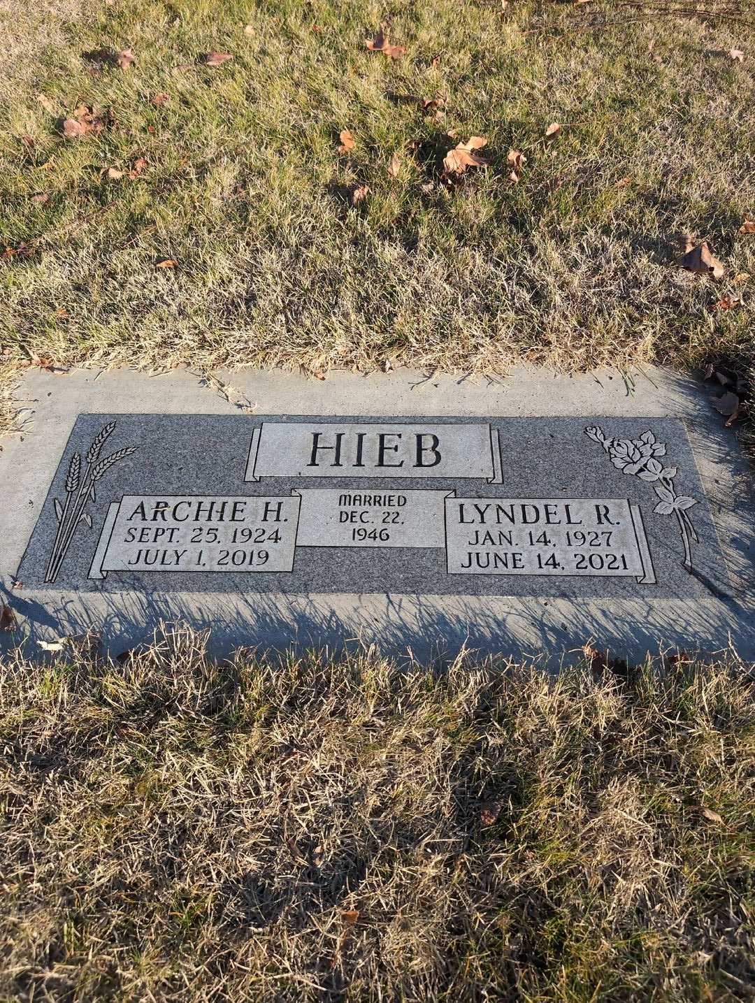 Lyndel R. Hieb's grave. Photo 3