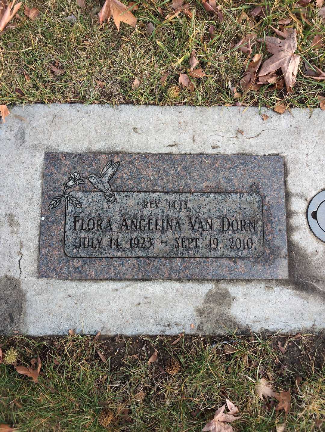 Flora Angelina Van Dorn's grave. Photo 1