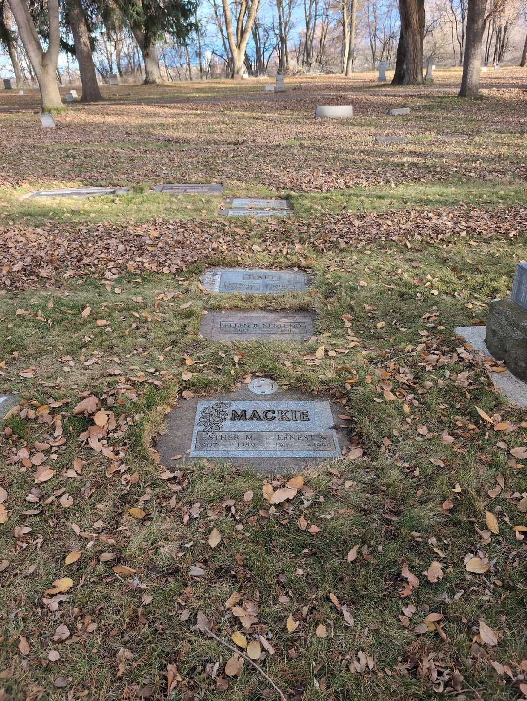 Ernest W. Mackie's grave. Photo 2