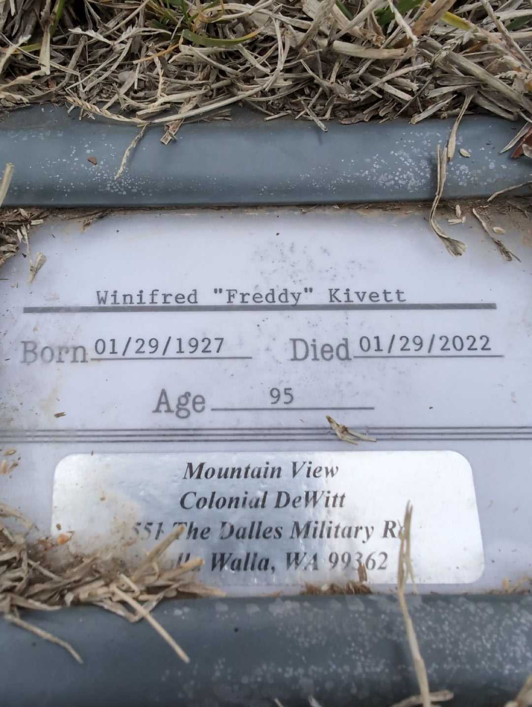 Wesley Garlock's grave. Photo 1