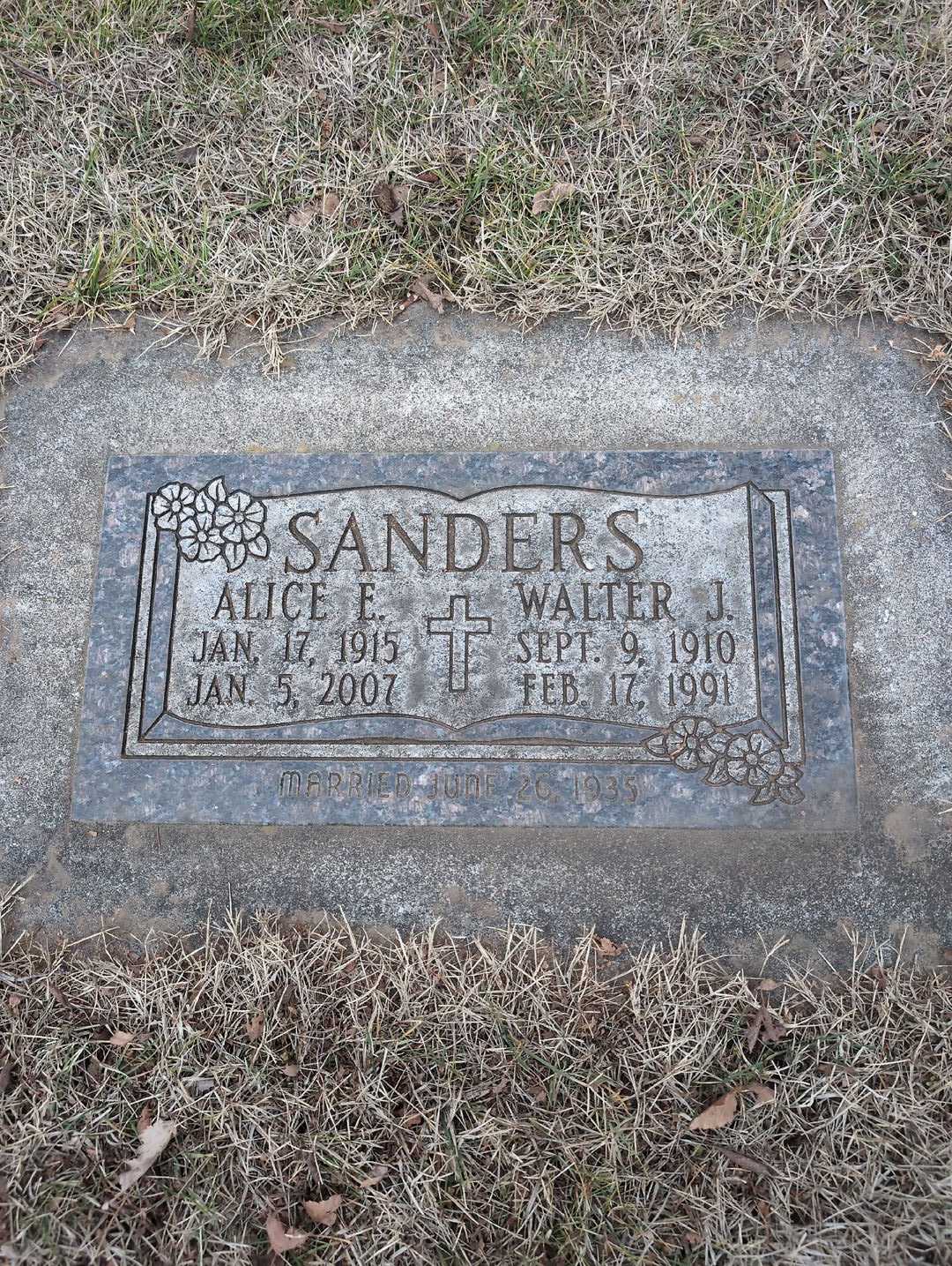 Alice E. Sanders's grave. Photo 1