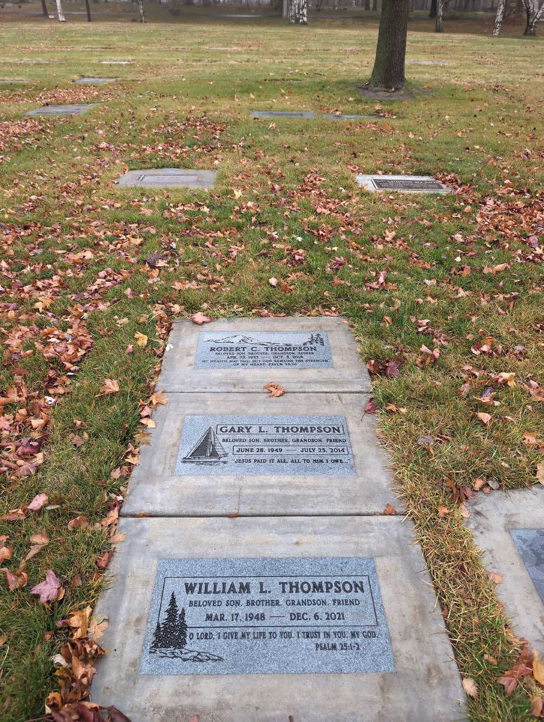 William L. Thompson's grave. Photo 5