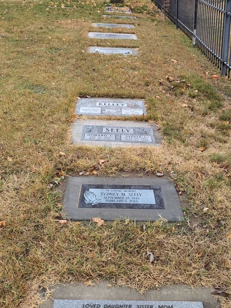 Sydney M. Seely's grave. Photo 2