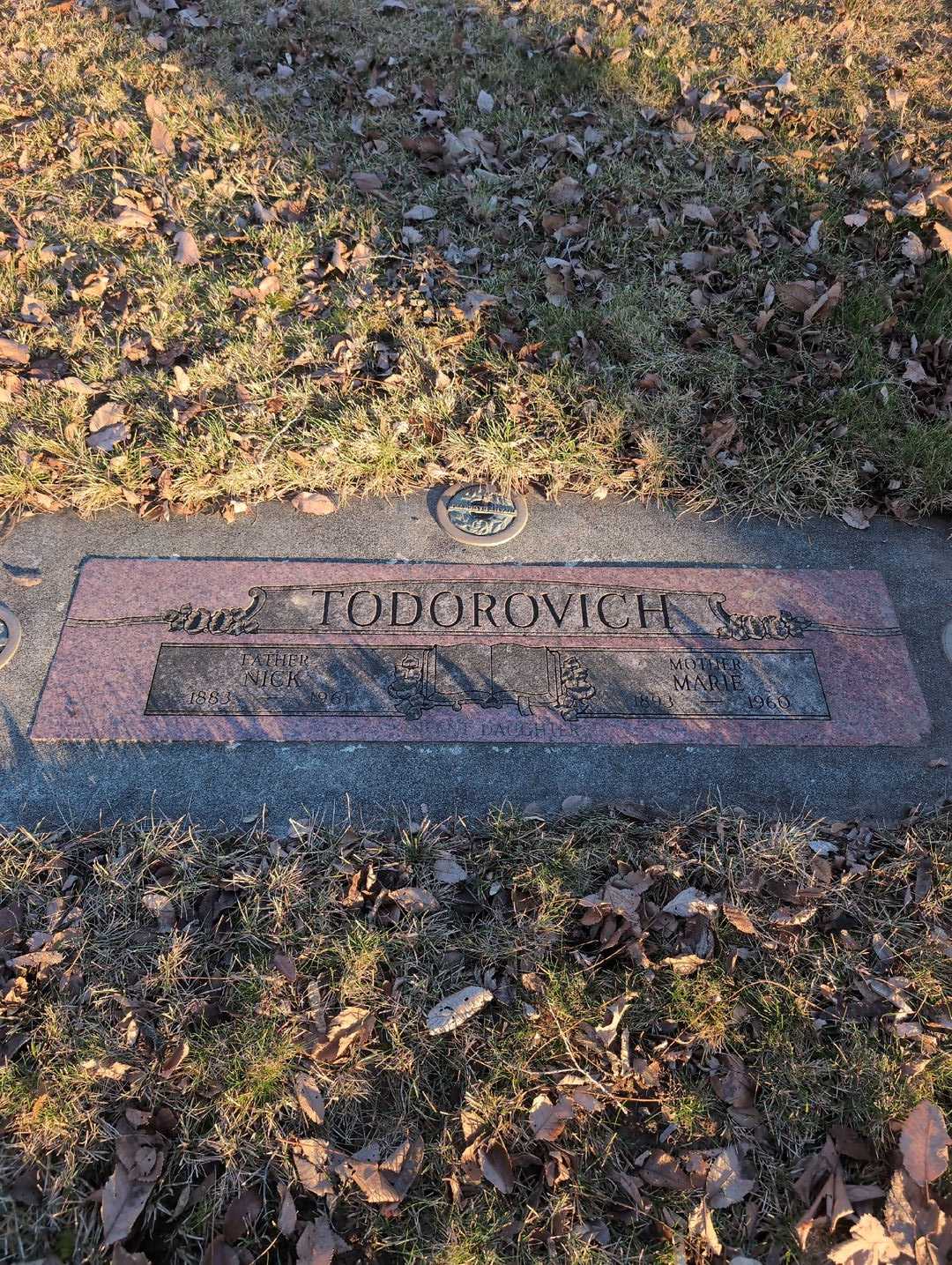 Ina D. Kattenhorn's grave. Photo 1