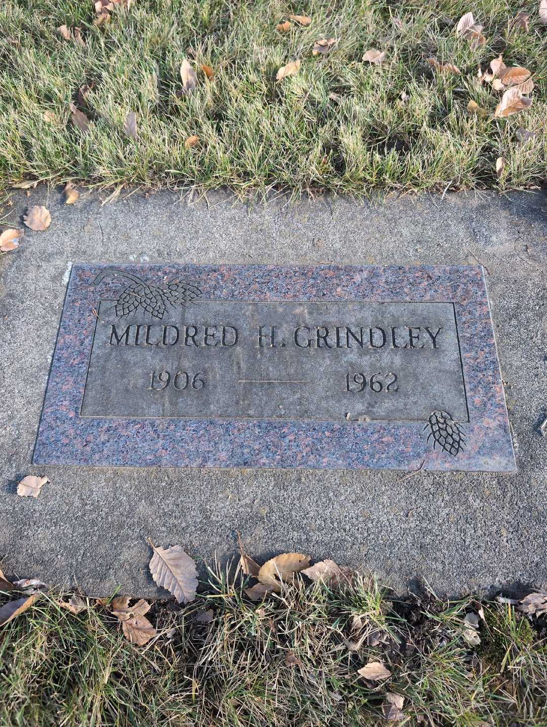 Mildred H. Grindley's grave. Photo 3