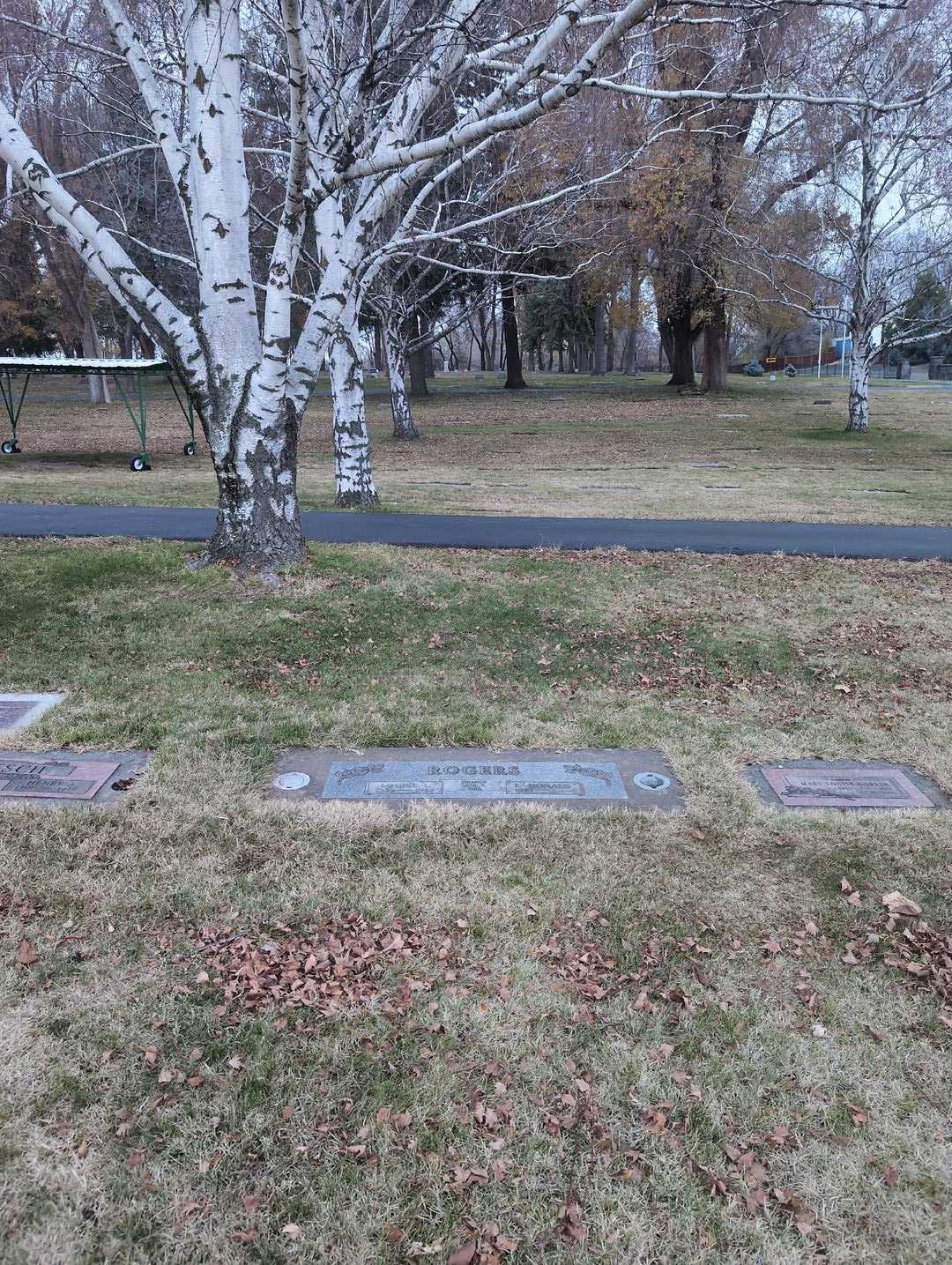 Rusell Donald Rogers's grave. Photo 2