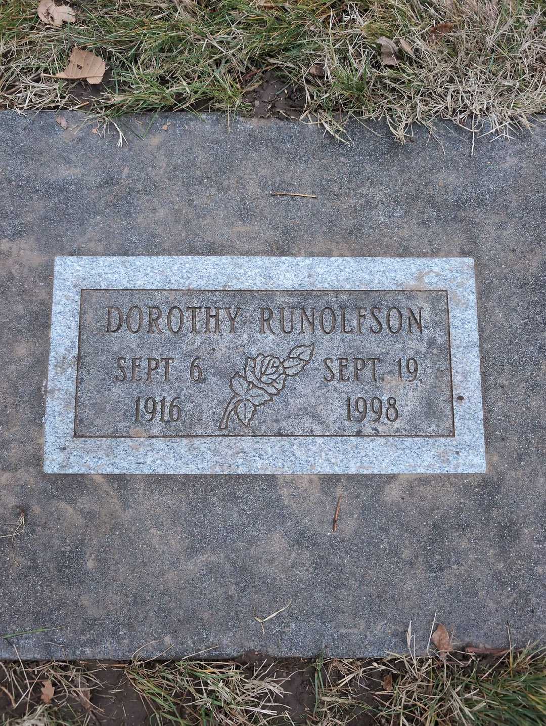 Darrell R. Lamberton's grave. Photo 1