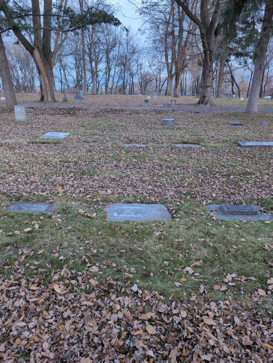 Beverly Elder Downing's grave. Photo 2