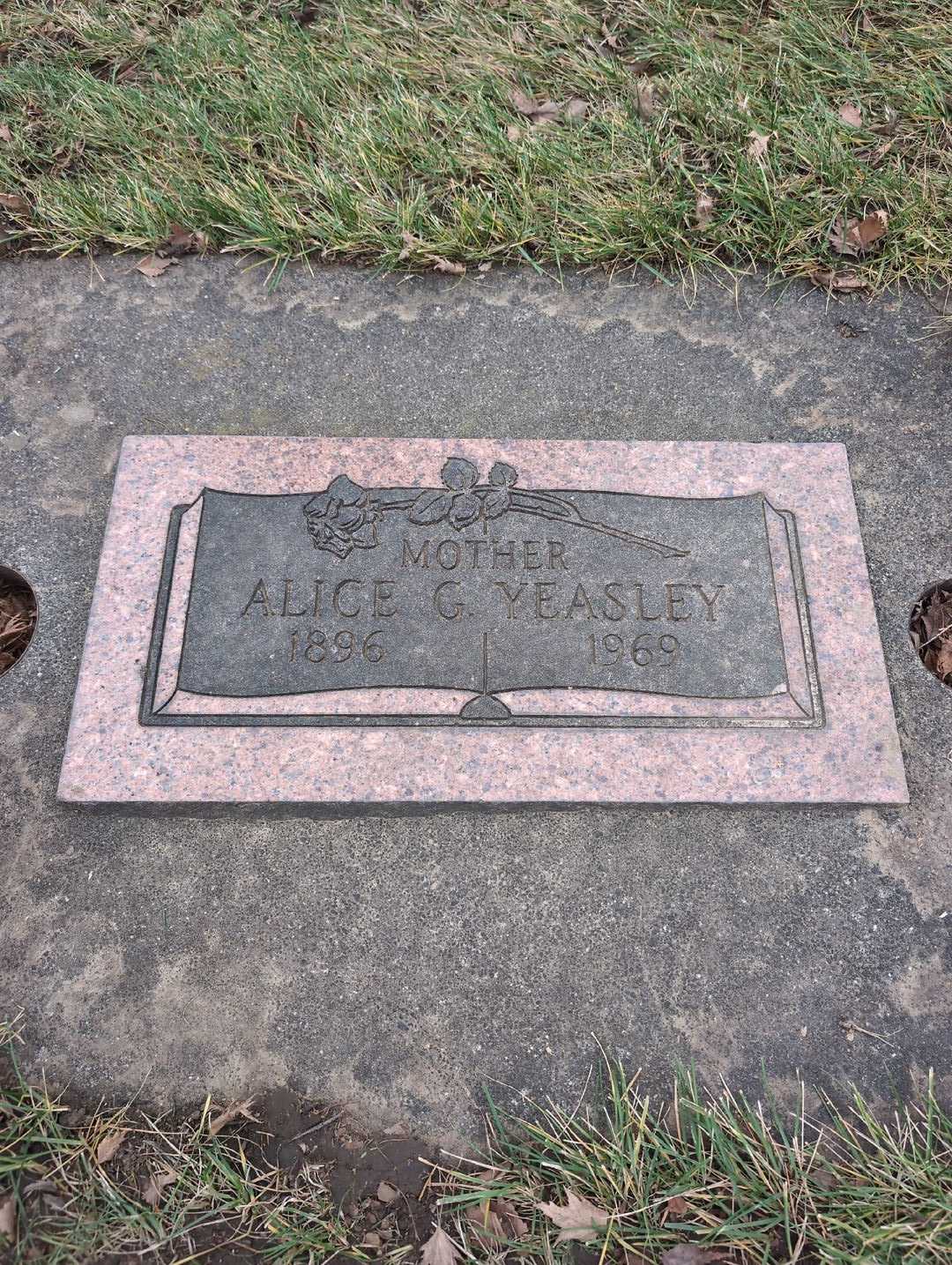 Alice G. Yeasley's grave. Photo 3