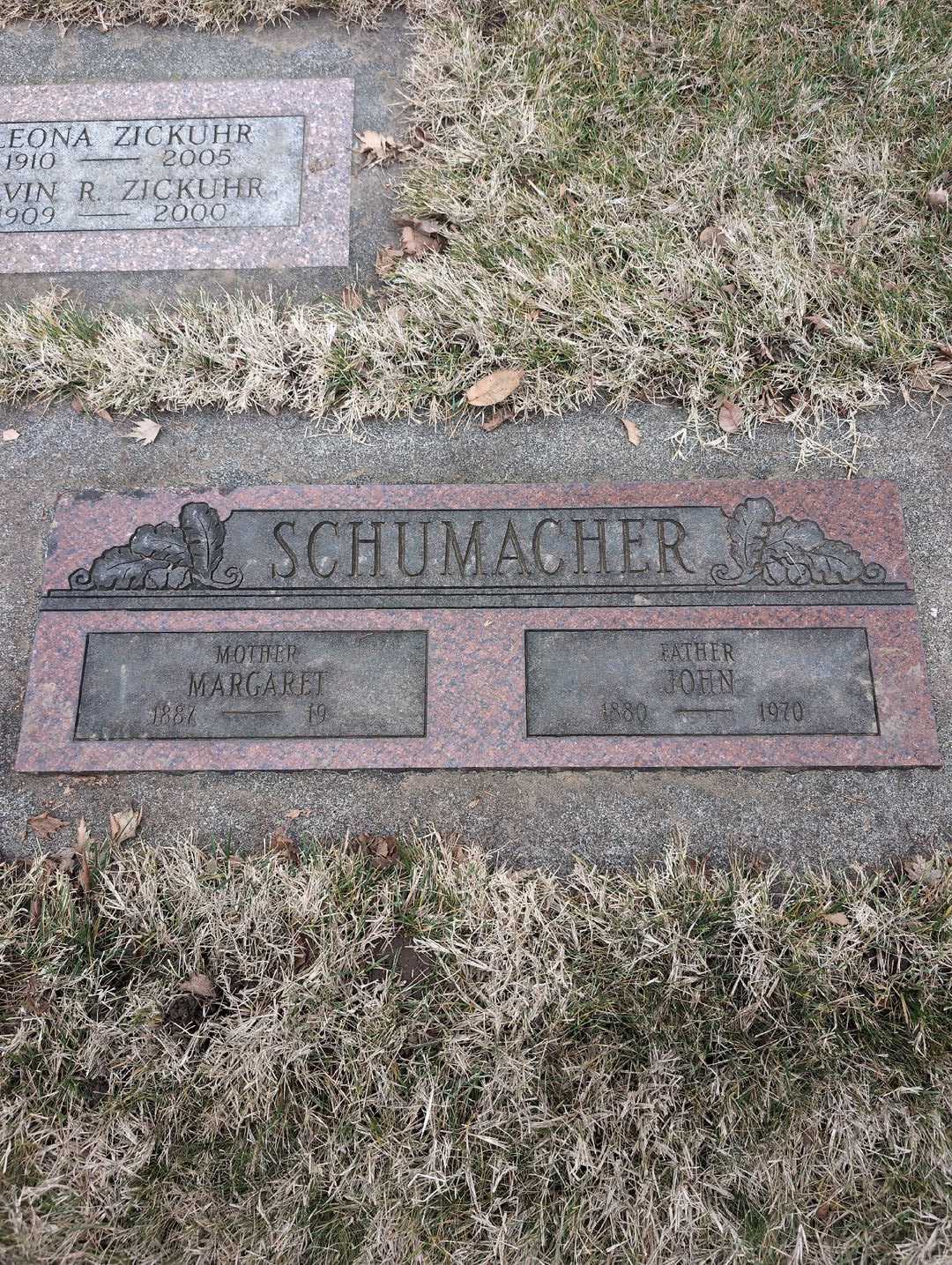 Leona Zickuhr's grave. Photo 3