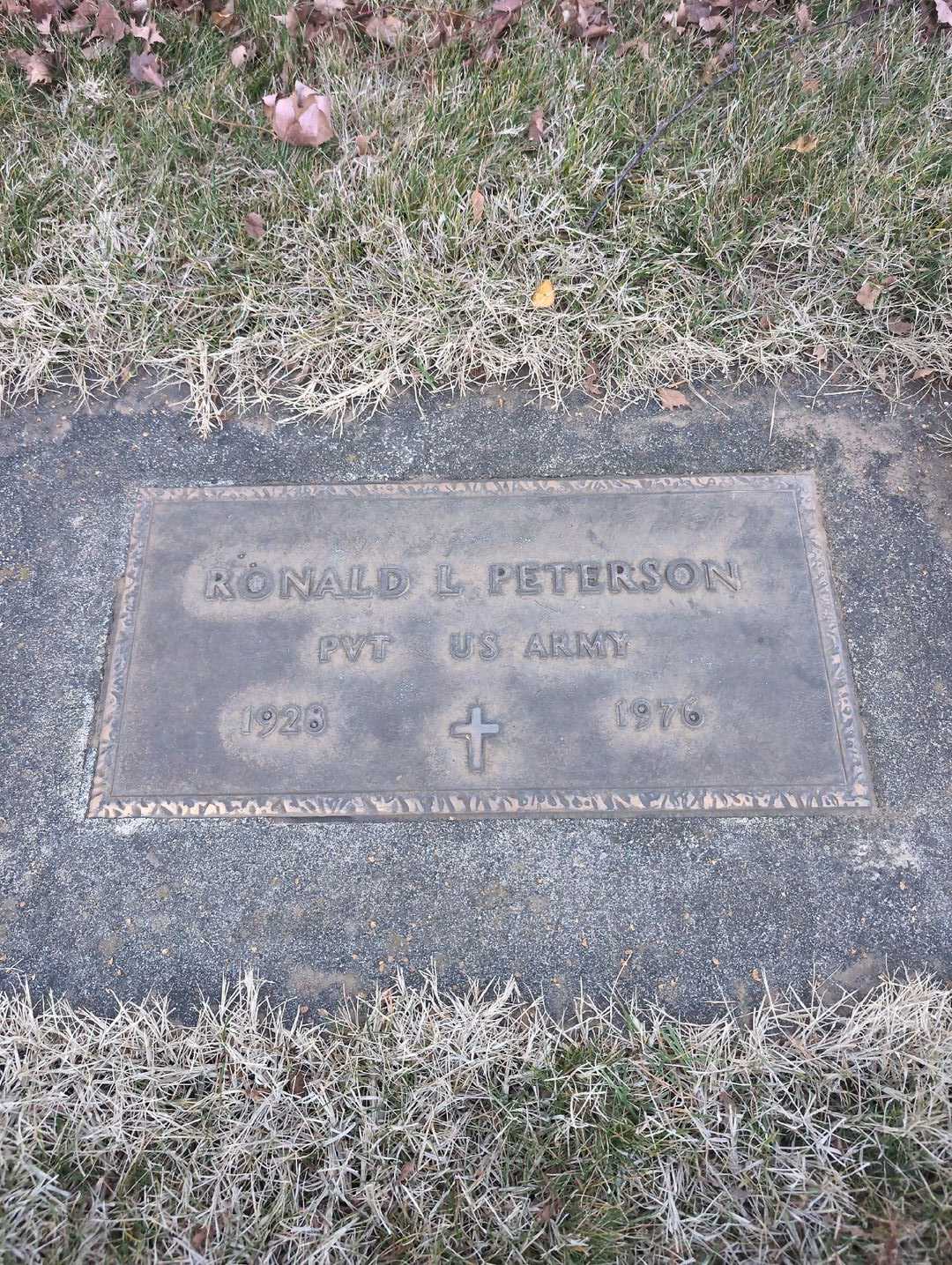 Ronald L. Peterson's grave. Photo 3