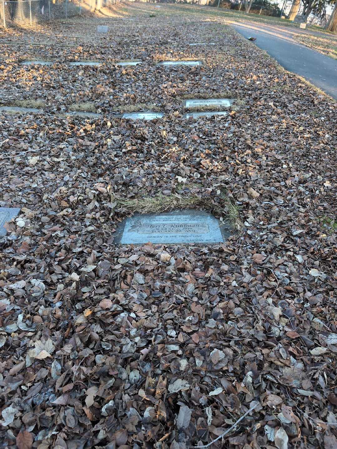 Teri Lynn Kuhlman's grave. Photo 2