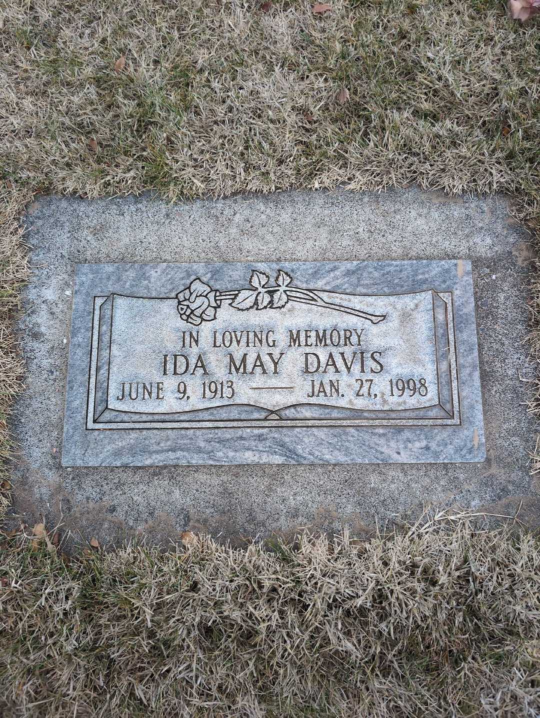 Joylin Campbell-Yukl's grave. Photo 1