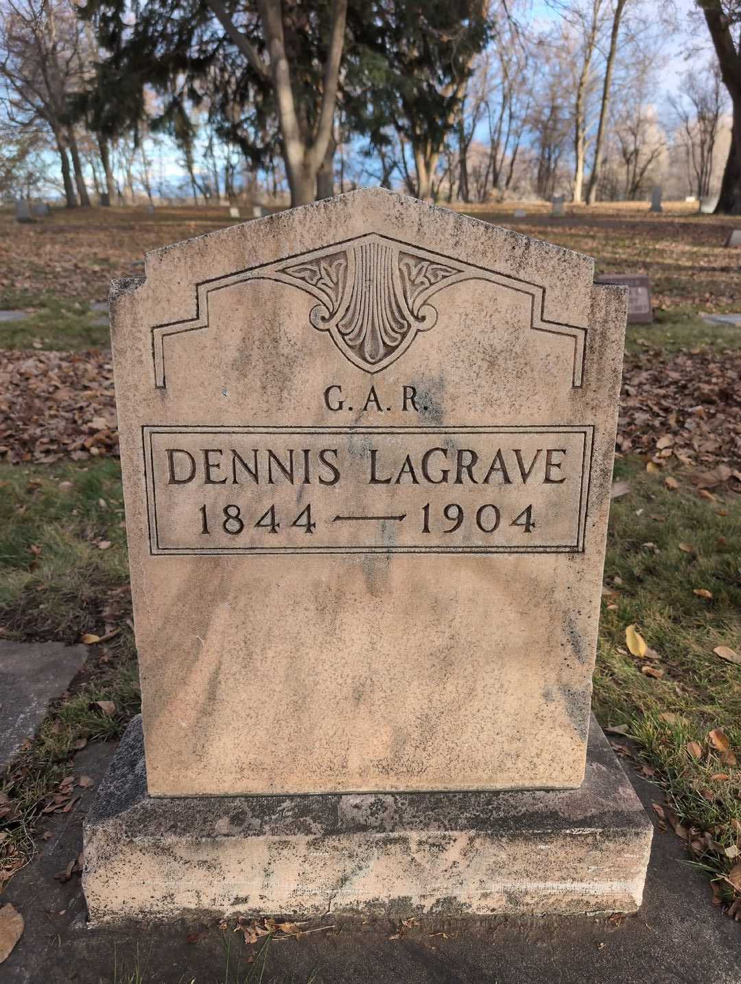 Ernest W. Mackie's grave. Photo 1