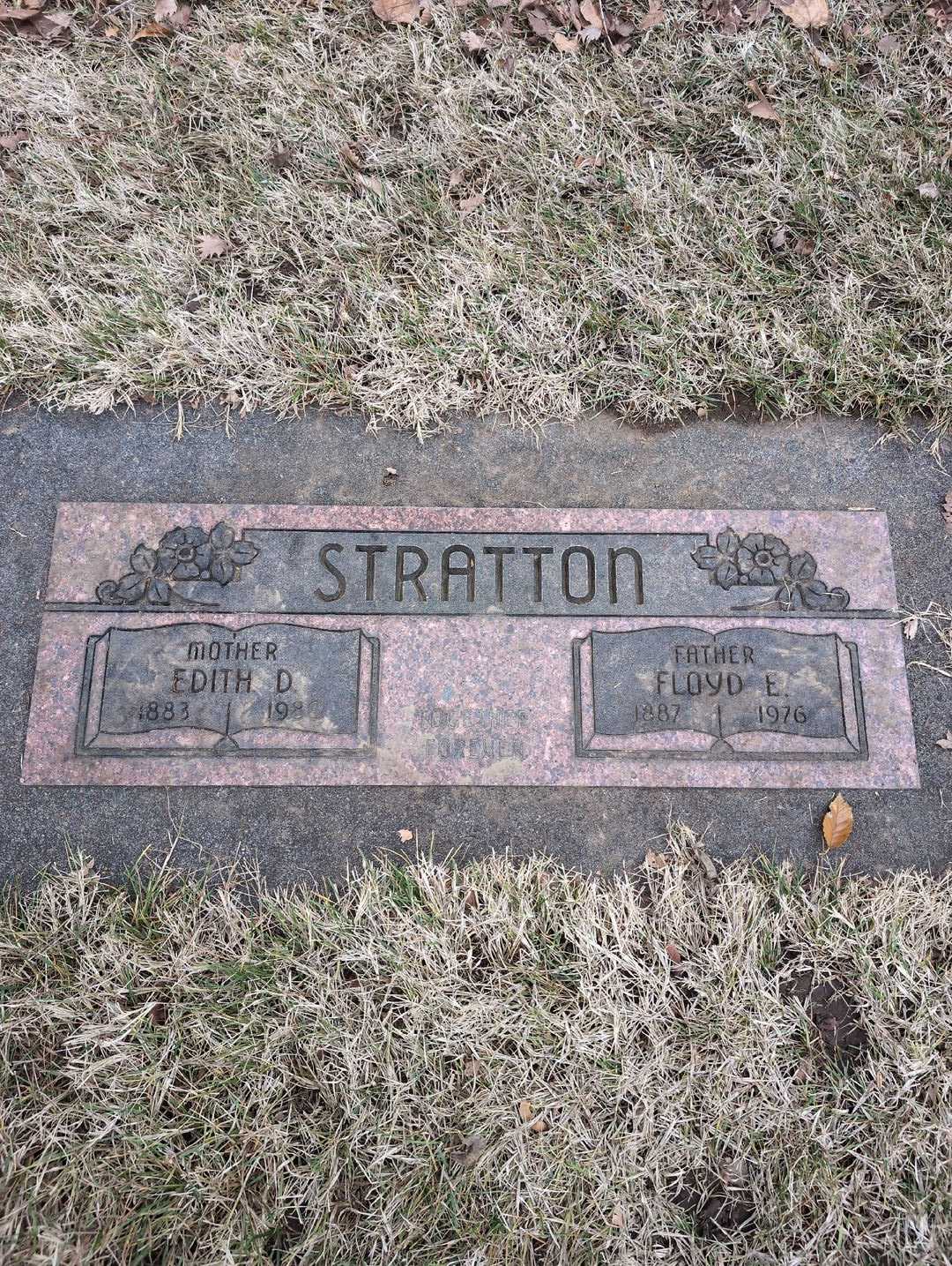 Edith D. Stratton's grave. Photo 3
