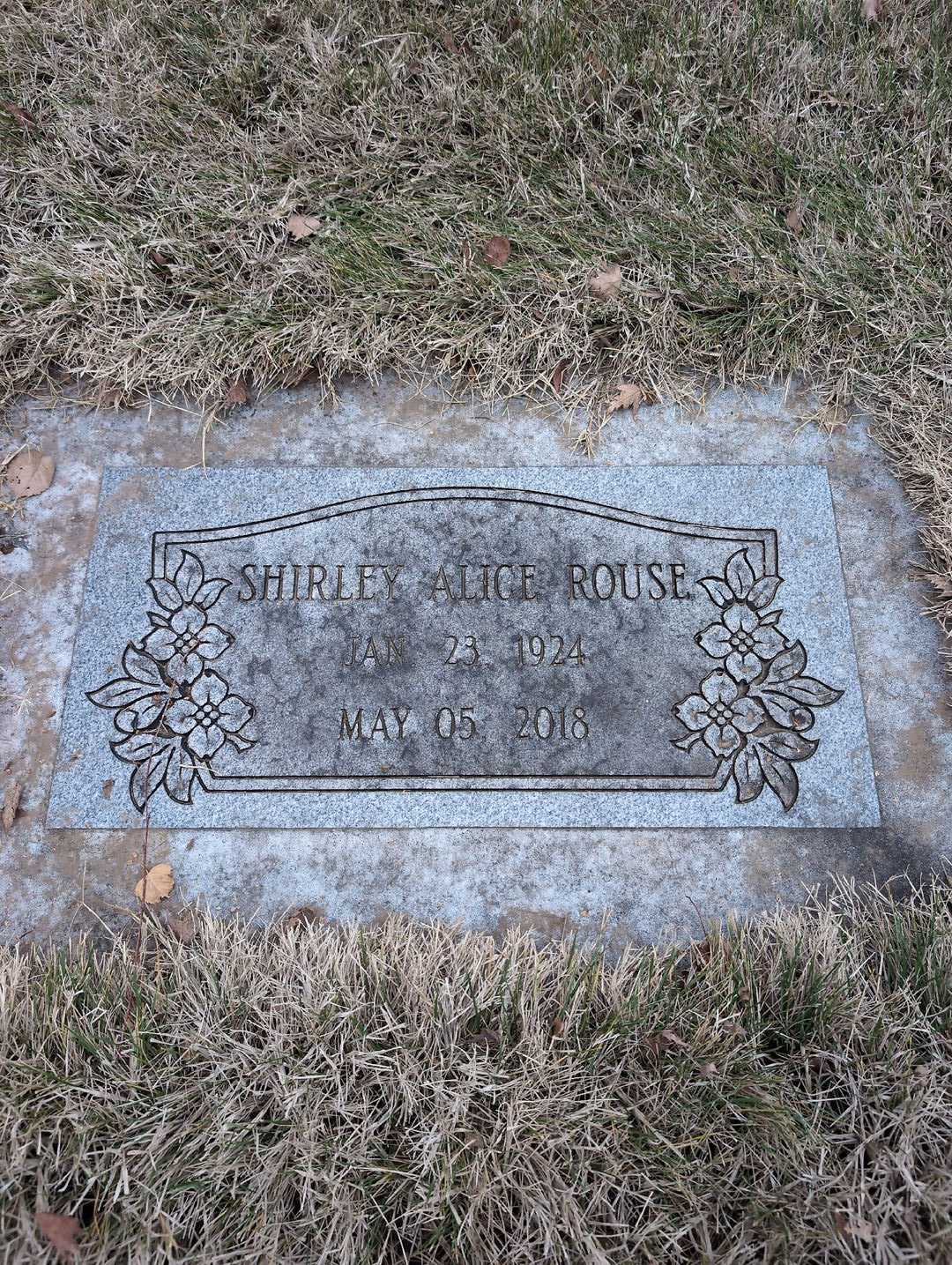 Shirley Alice Holbrook Rouse's grave. Photo 3