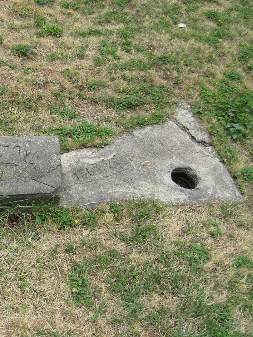 Christina New's grave. Photo 4